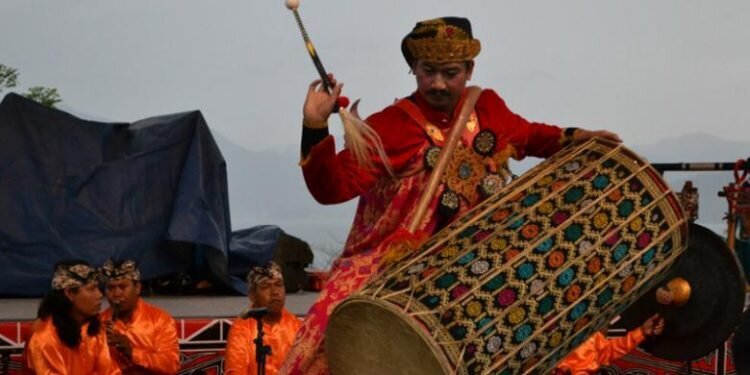 Petikan Gitar dan Musik Bali di Tanah Batak
