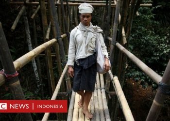 MK: Penghayat kepercayaan masuk kolom agama di KTP dan KK