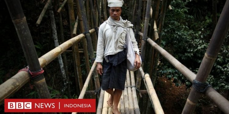 MK: Penghayat kepercayaan masuk kolom agama di KTP dan KK