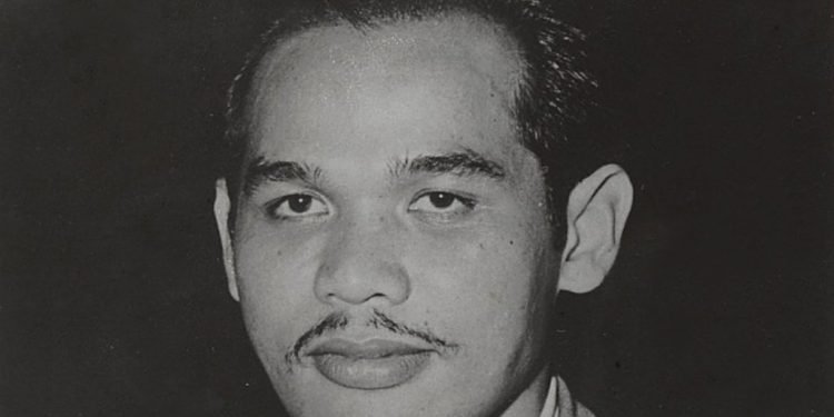 Simatupang Mematahkan Mitos