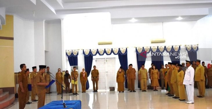 Bupati Tapanuli Tengah lantik 19 pejabat baru
