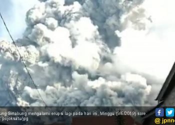 Gunung Sinabung Erupsi, Masyarakat Diminta Tetap Waspada