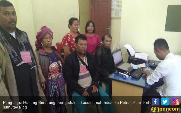 Merasa Ditipu Ketua Ormas, Pengungsi Gunung Sinabung Minta Uang Rp 250 Juta Dikembalikan