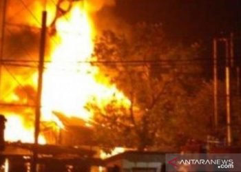 Sejumlah toko di Pasar Batangkuis terbakar
