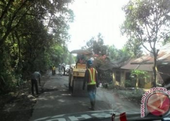 Warga kritisi tambal sulam Jalinsum selesai dikerjakan sudah rusak