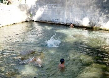 Segarnya Berenang di Mual Sitio-tio Bakkara