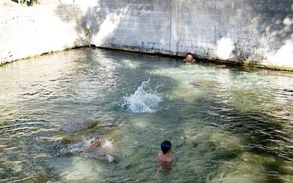 Segarnya Berenang di Mual Sitio-tio Bakkara