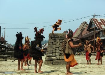 Dari Lompat Batu hingga Tari Perang