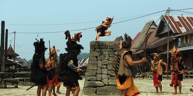 Dari Lompat Batu hingga Tari Perang