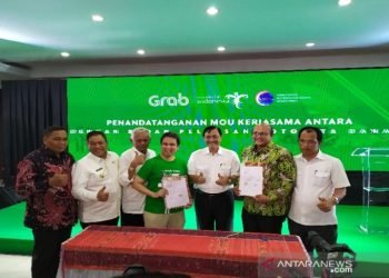 Menko Luhut Pandjaitan sebut operasional Grab dukung duniakan wisata Danau Toba