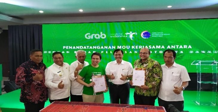 Menko Luhut Pandjaitan sebut operasional Grab dukung duniakan wisata Danau Toba