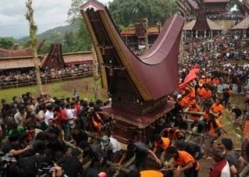 8 Ritual pemakaman unik ini hanya ada di Indonesia, kamu sudah tahu?
