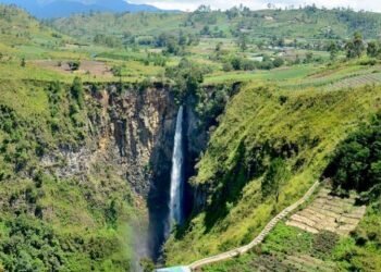 Keindahan Air Terjun Sipiso-piso