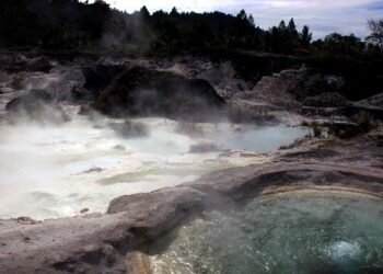 Pemandian Air Panas yang Cuma Bisa Ditemukan di Sumatera Utara