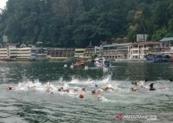 150 remaja ikuti lomba renang PTLF 2019 di Danau Toba