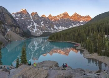 7 Danau Terindah di Dunia, Ada Dua yang dari Indonesia Lho!