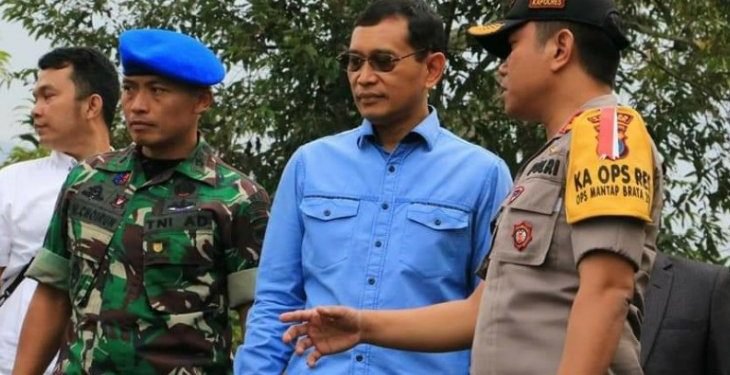 Elemen Pemerintah Simalungun tanam pohon di Parapat