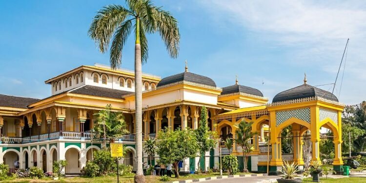 5 Istana Megah di Pulau Sumatera Ini Cocok Lengkapi Wisata Sejarahmu!
