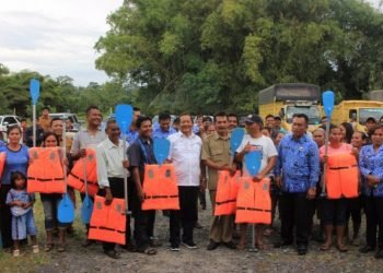 Nelayan Samosir dapat bantuan peralatan tangkap