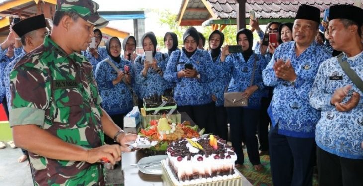 Korpri Korem 022/PT syukuran di objek wisata Danau Toba