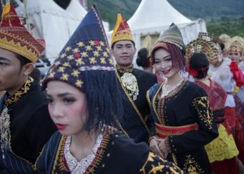 Uniknya Pakaian Adat Khas Suku Batak Karo