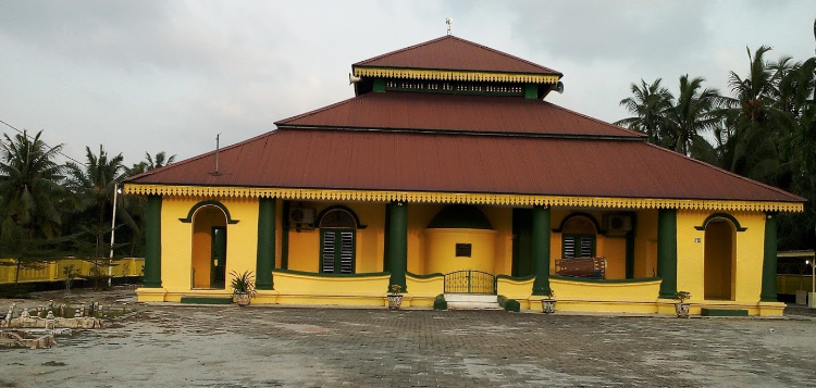 Masjid Raya Sultan Basyaruddin Deli Serdang Sumatera Utara