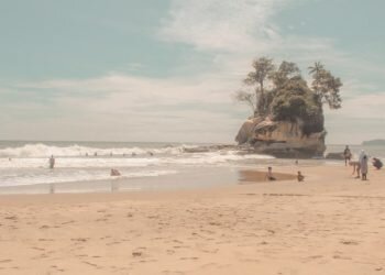 Keindahan Pantai batu badaunMandailing