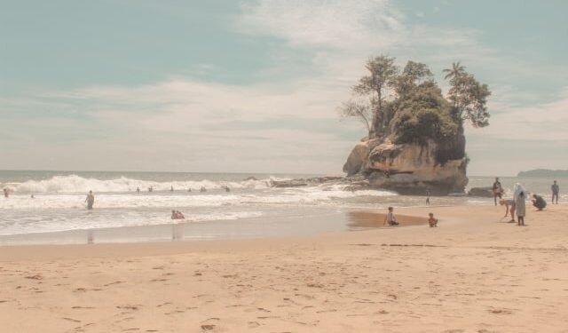 Keindahan Pantai batu badaunMandailing