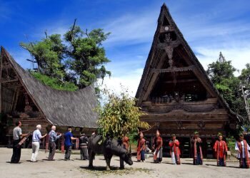 Rumah Megah Sarat Filosofi Adat Batak Toba