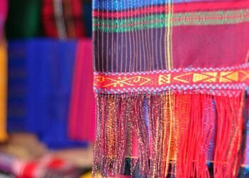 Sukacita di balik Warna Merah Ulos Sadum