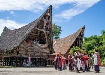 Mengupas Sejarah dan Makna Tari Tor-Tor