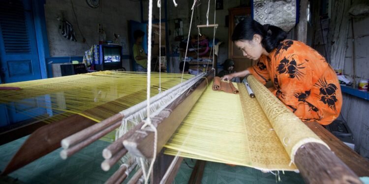 3 Kain Ikonik Sumatera, Seni dan Filosofi dalam Selembar Kain