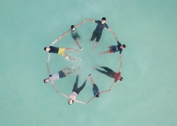 Berenang Tanpa Rasa Takut di Pantai Tureloto