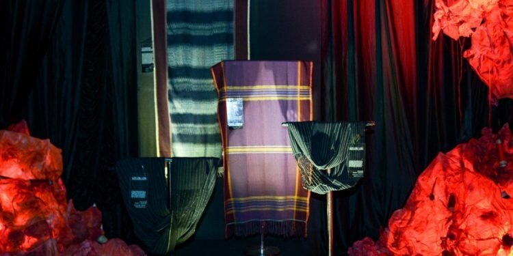 Perbedaan Ulos Klasik dan Ulos Modern