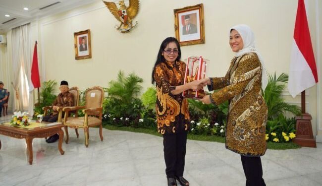 Pengusaha Ulos Siantar Meraih Penghargaan dari Menteri Tenaga Kerja RI