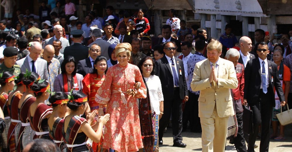 Raja dan Ratu Belanda  Mengunjungi Masyarakat  Adat Batak 