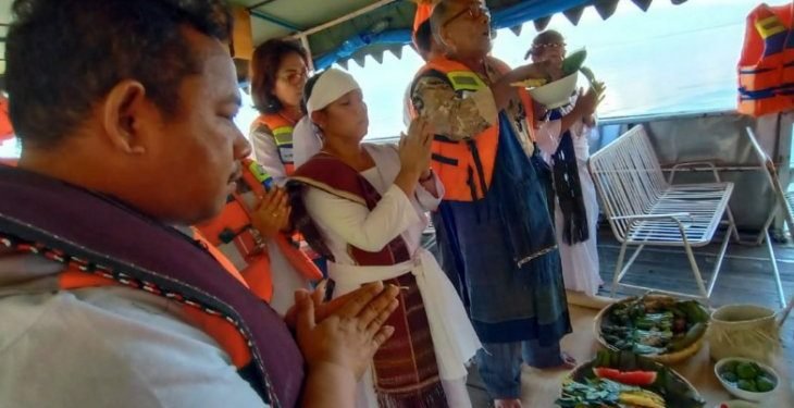 Tim kreatif Poldasu ski air gelar Mangelek Tao Toba