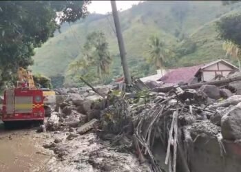 Banjir dan longsor melanda Bakkara Humbahas, 12 orang hilang