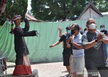 Libur panjang, pengunjung padati wisata Danau Toba