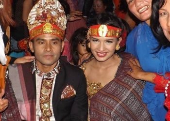 10 Artis yang Menikah dengan Adat Batak, Ada yang Dapat Marga!