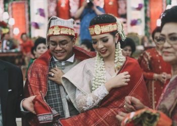 Apakah Wanita Batak Harus Menikah dengan Pria Batak?