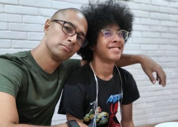 Bak Pinang Dibelah Dua, 9 Potret Akrab Artis Pria Batak dan Putranya