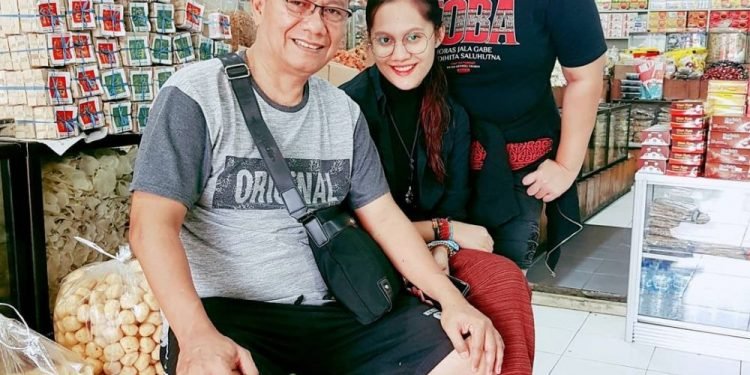 Family Man! 9 Potret Artis Pria Batak Bersama Keluarga Tercinta