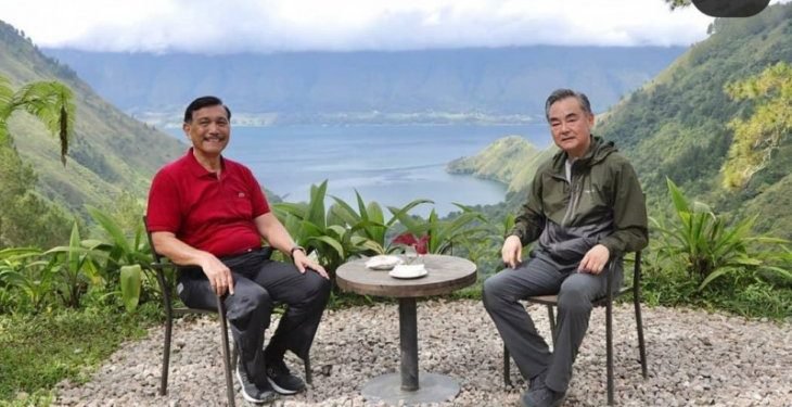 Luhut ajak Menlu China nikmati  pesona Danau Toba