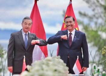 Menko Luhut terima kunjungan Menlu  China di Danau Toba