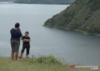 Bukit Singgolom sajikan panorama eksotik  Danau Toba