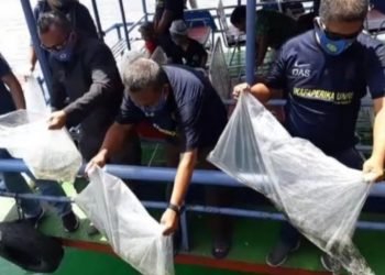 Faperika UNRI Sumut bagikan seribu mesker dan restocking 50 ribu ikan