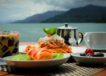Hotel KHAS Parapat sajikan  menu berbuka khas Toba