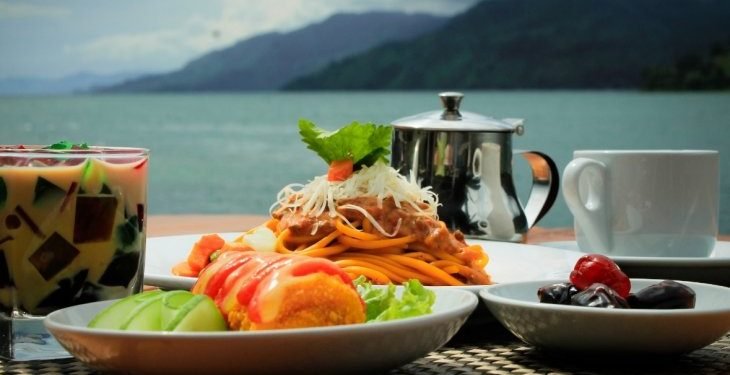 Hotel KHAS Parapat sajikan  menu berbuka khas Toba