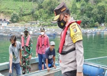 Keramba Jaring Apung di Parapat Danau Toba “dibongkar”